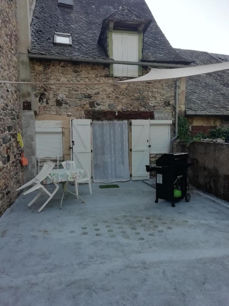 Maison Lafayette Saint-Geniez-dʼOlt Esterno foto